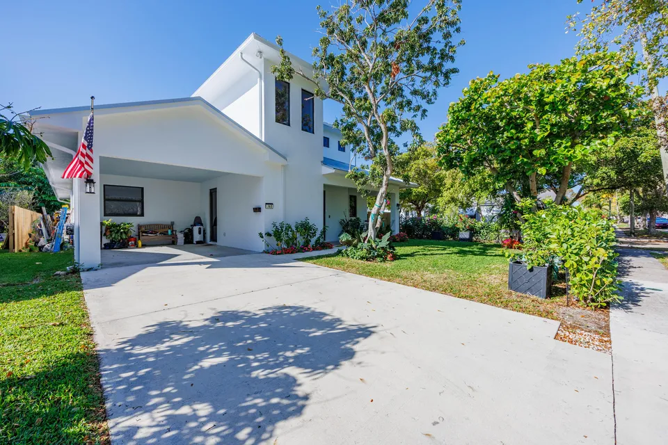 West Palm Beach waterfront residence