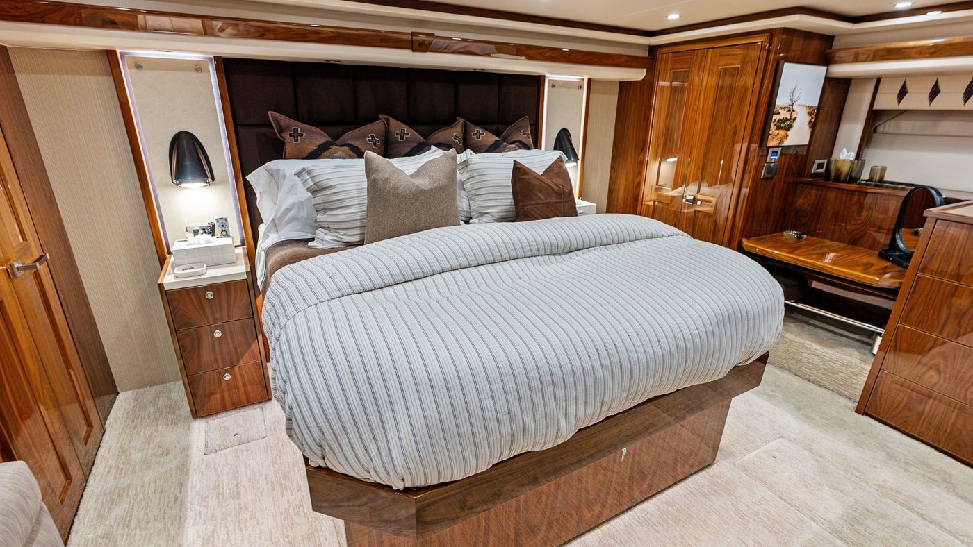 2017 Viking 80 Skybridge Aussie Rules - photo 5