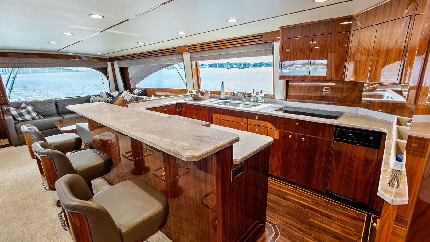 2017 Viking 80 Skybridge Aussie Rules - photo 12