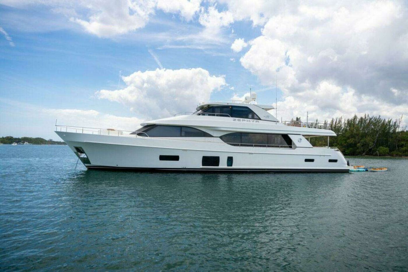 Ocean Alexander 100 Motor Yacht · Chindon