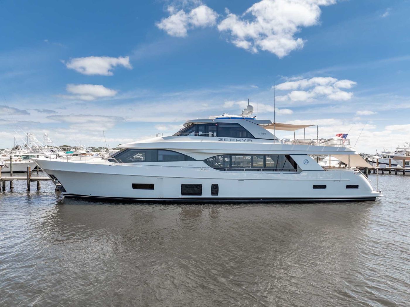 Ocean Alexander 100 Motor Yacht · Zephyr
