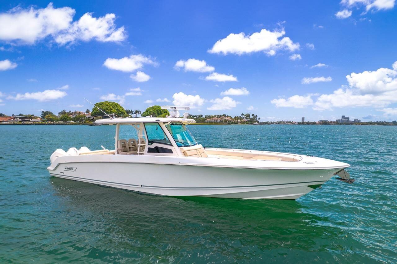 Boston Whaler 380 Outrage