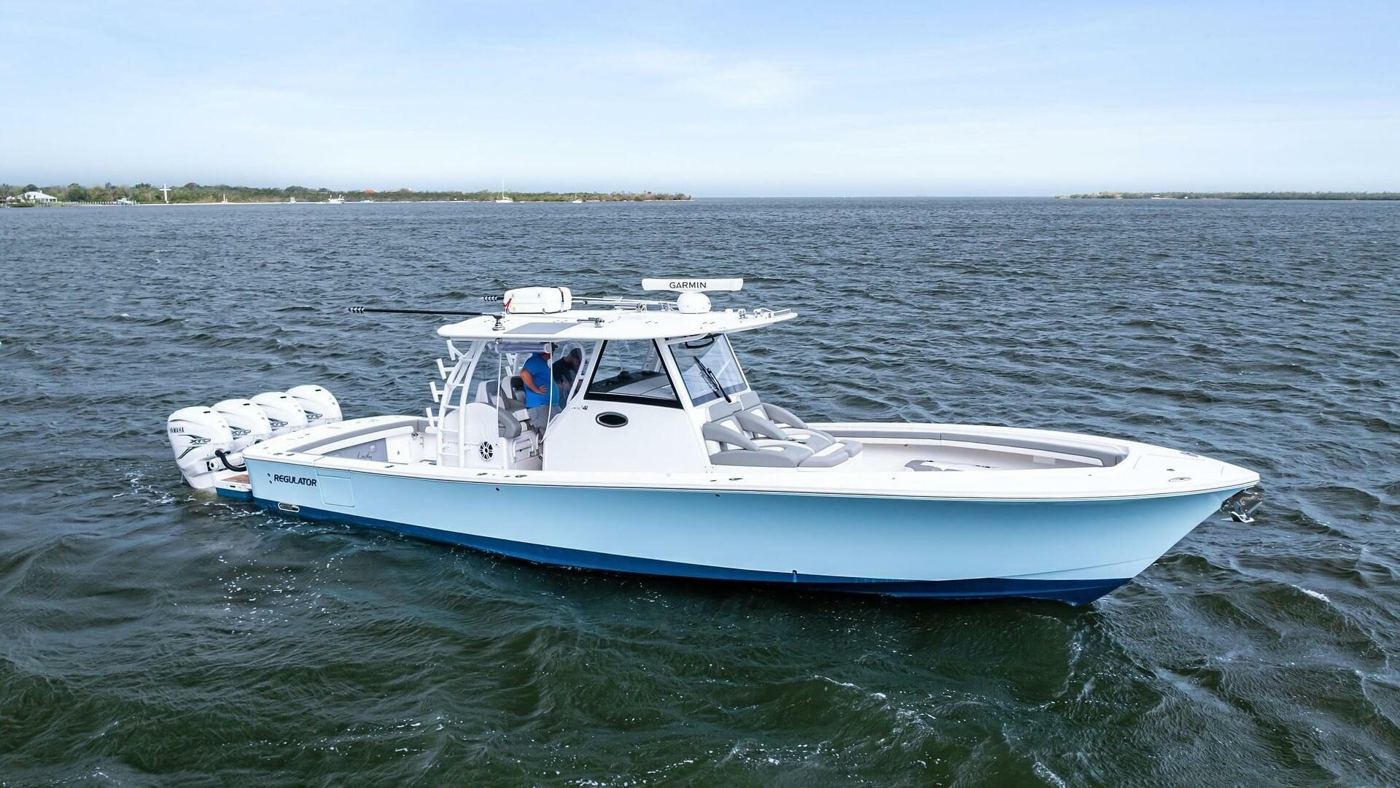 Regulator 41 Center Console · Boss Lady